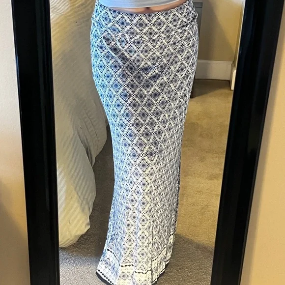 NWT Max Studio Navy and White Maxi Skirt - Size large - Picture 1 of 7
